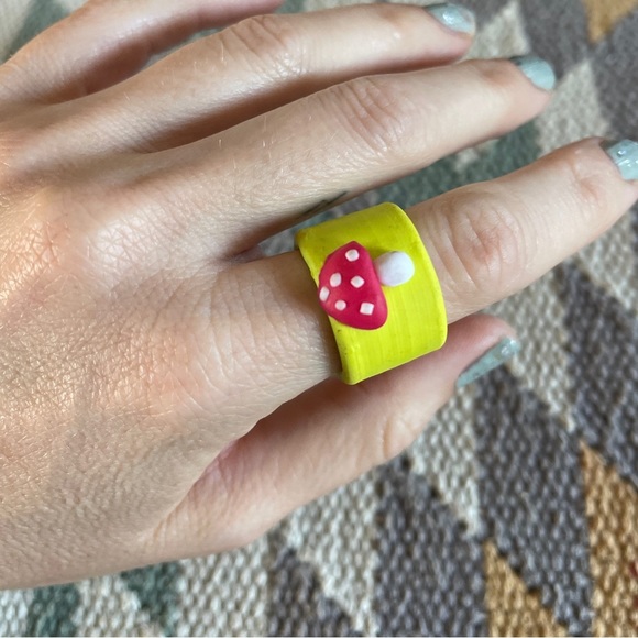 Vintage y2k polymer clay magic mushroom neon ring Sz 7 - Picture 3 of 7
